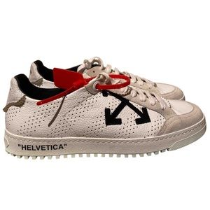 Off-white Helvetica men’s in great condition